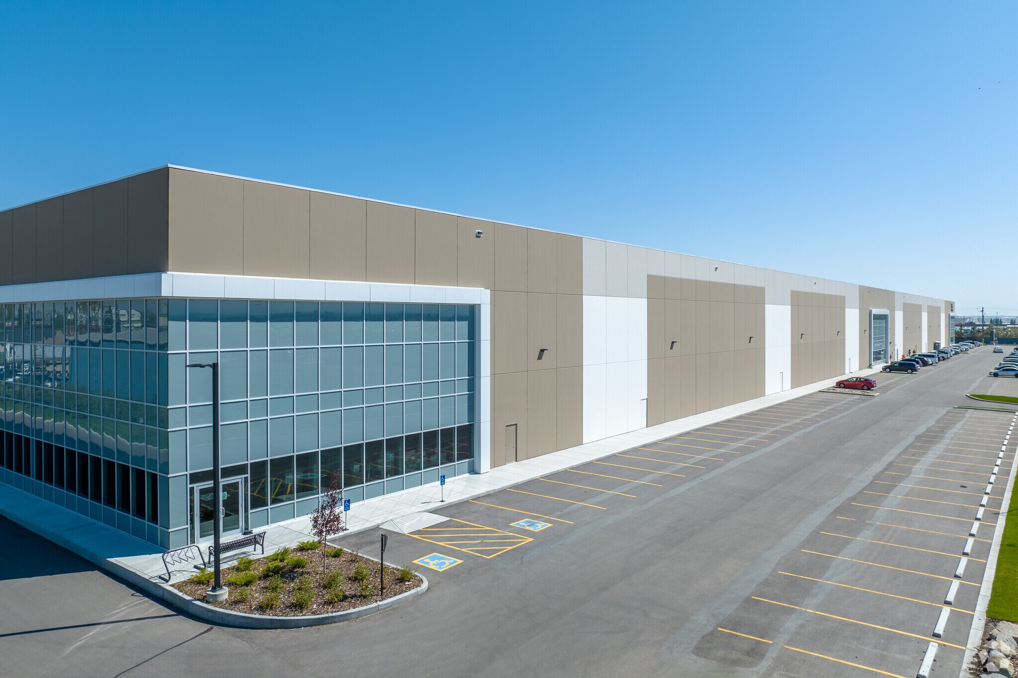 38 St SE, Calgary, AB à vendre Photo du bâtiment- Image 1 de 1