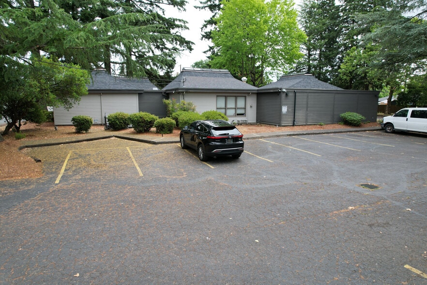 11104 SE Stark St, Portland, OR for sale - Building Photo - Image 2 of 17
