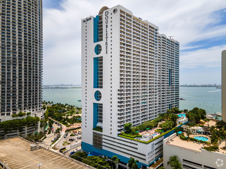 1717 N Bayshore Dr, Miami, FL à vendre - Photo principale - Image 1 de 1