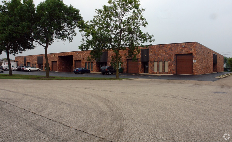 830 Seton Ct, Wheeling, IL for lease - Building Photo - Image 1 of 5