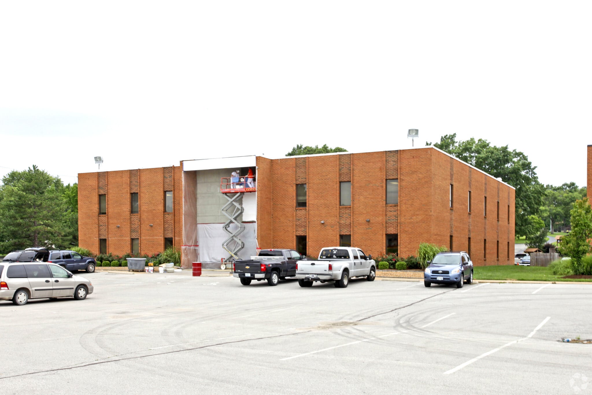 4411 Woodson Rd, Saint Louis, MO for lease Primary Photo- Image 1 of 30