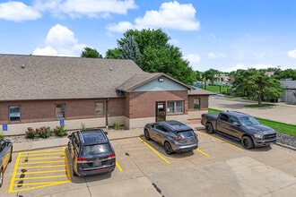5731 Greendale Rd, Johnston, IA à louer Photo du bâtiment- Image 1 de 12