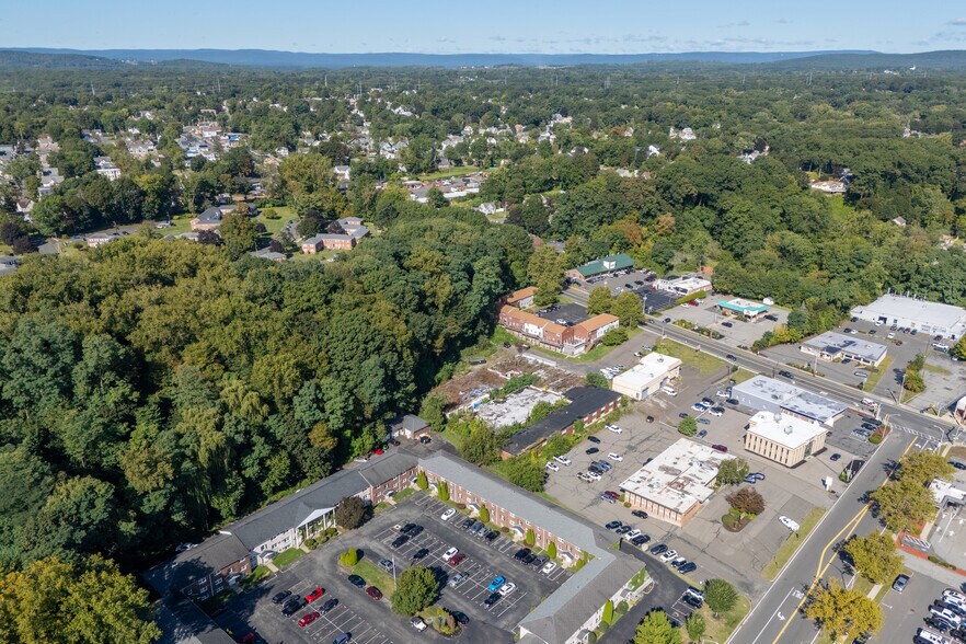 217 Westfield St, West Springfield, MA à vendre - Photo du bâtiment - Image 3 de 4