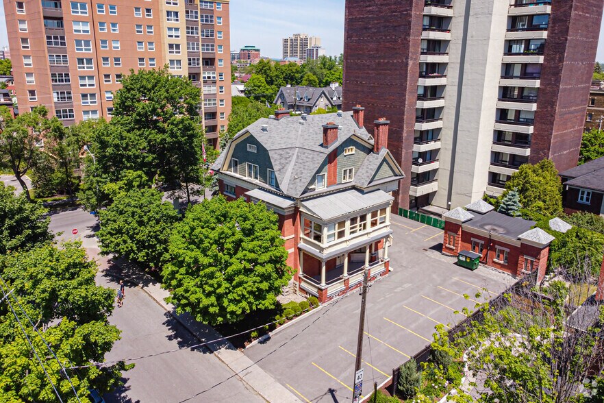 5 Blackburn Ave, Ottawa, ON à vendre - Photo du bâtiment - Image 3 de 8