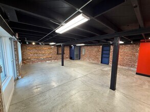 111 E Commercial St, Broken Arrow, OK for lease Interior Photo- Image 2 of 3