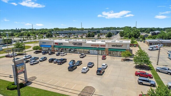 More details for 2701-2711 N Dirksen Pky, Springfield, IL - Retail for Lease