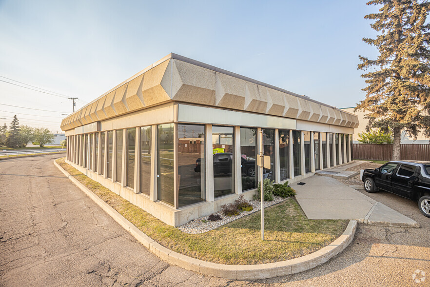 11805-11835 149 St NW, Edmonton, AB for lease - Building Photo - Image 2 of 7