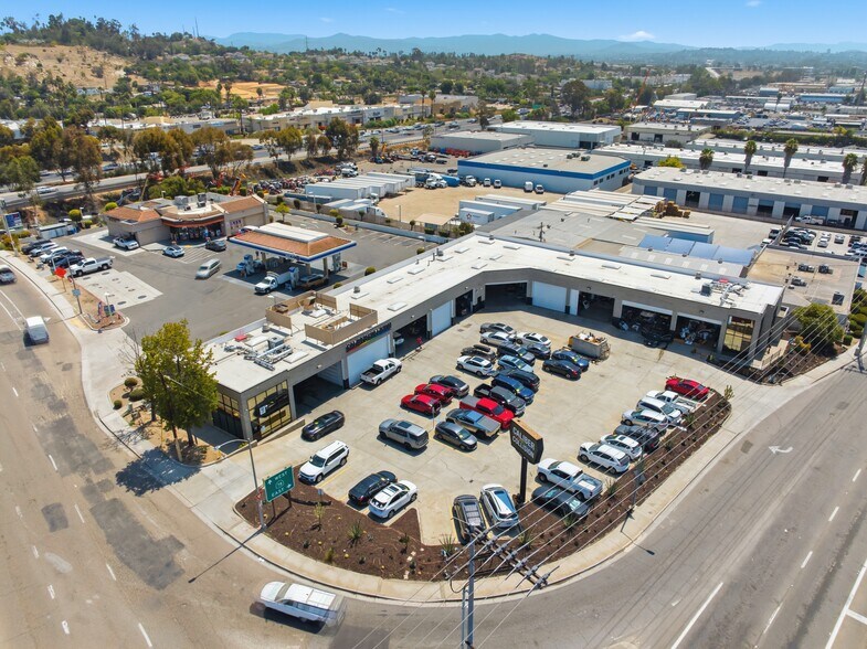2040 Mission Rd, Escondido, CA à vendre - Photo principale - Image 2 de 3