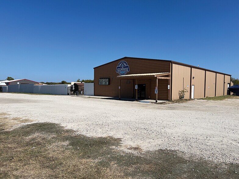 1770 FM 156 N, Krum, TX à vendre - Photo du bâtiment - Image 3 de 12