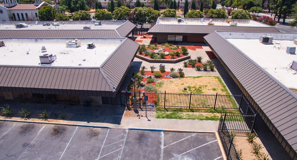 3636 N 1st St, Fresno, CA à louer - Photo du bâtiment - Image 3 de 5