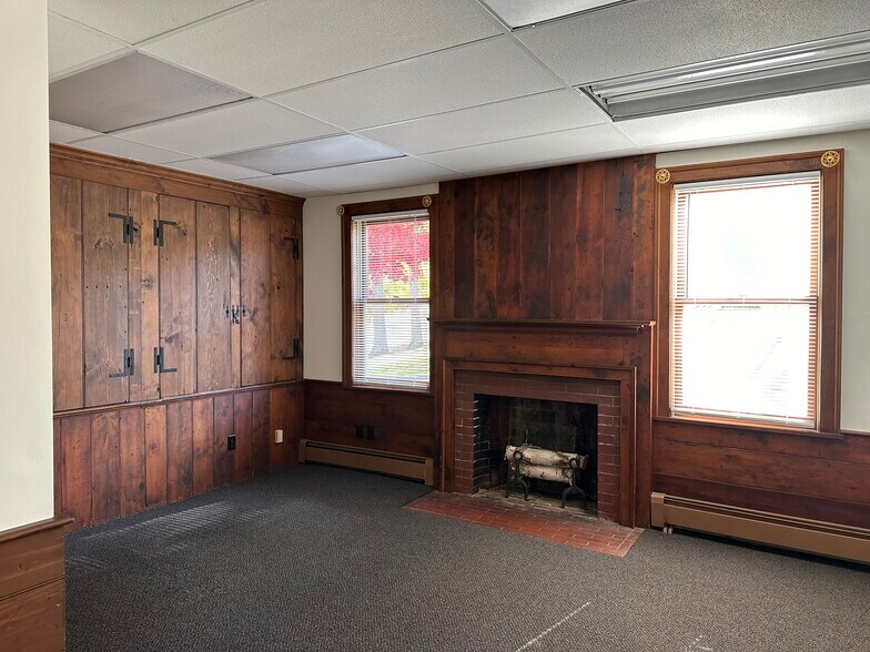 406 Main St, Great Barrington, MA à vendre - Photo intérieure - Image 2 de 30
