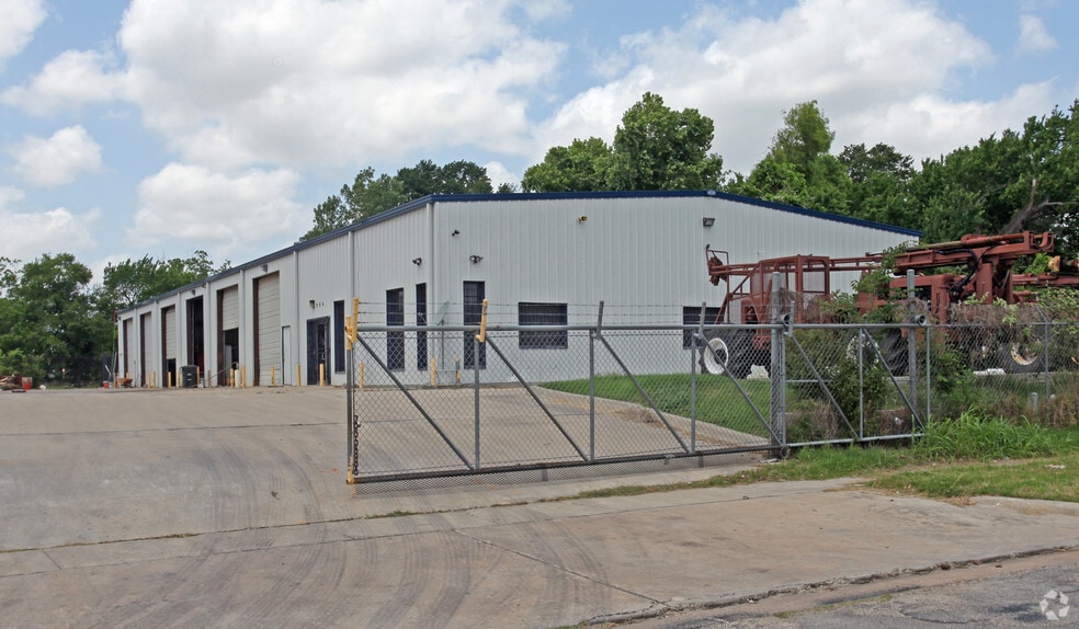 904 W Tidwell Rd, Houston, TX for lease - Building Photo - Image 2 of 51