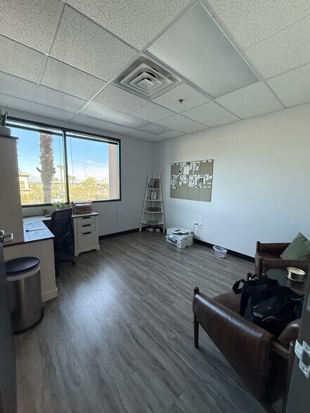 2470 St Rose Pky, Henderson, NV à louer - Photo du bâtiment - Image 3 de 6