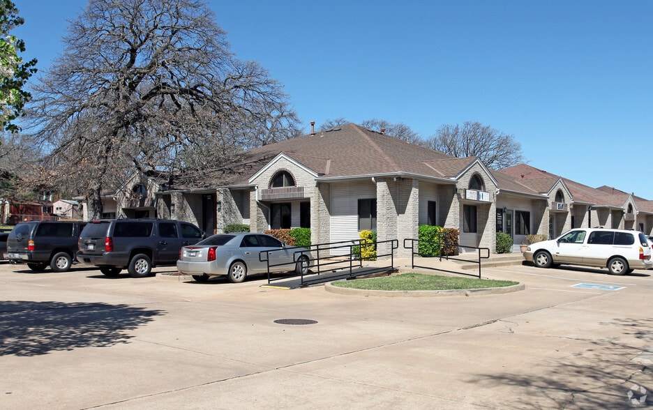 501 E 15th St, Edmond, OK for lease - Primary Photo - Image 1 of 2