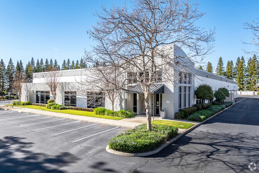 3830 Atherton Rd, Rocklin, CA à louer - Photo du bâtiment - Image 1 de 7