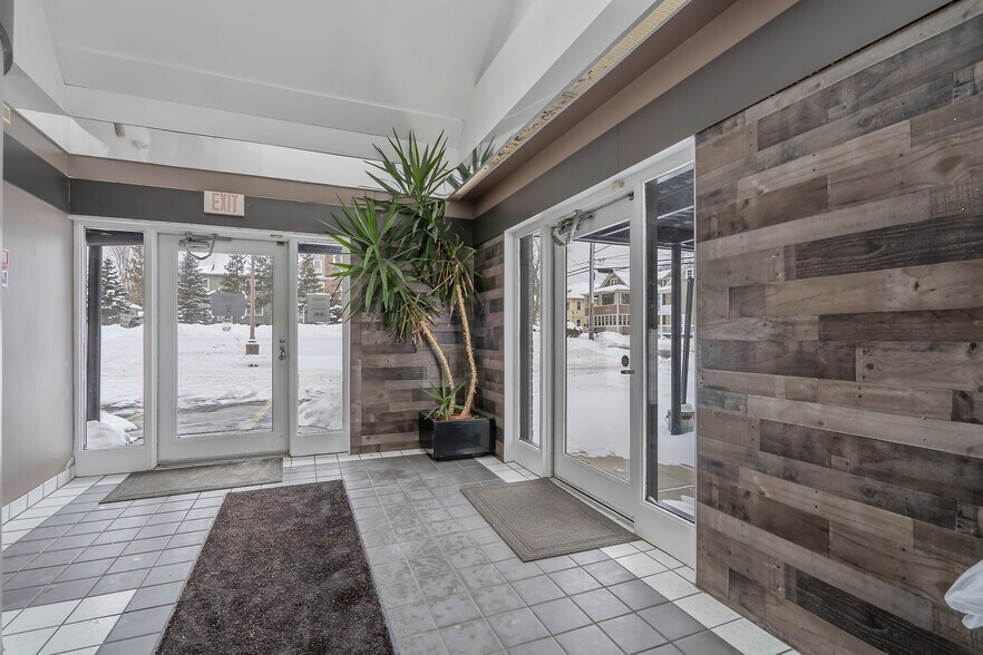 3300 James St, Syracuse, NY à louer - Photo du bâtiment - Image 2 de 11