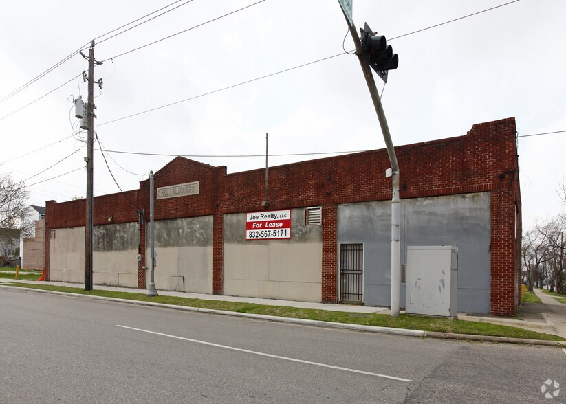 2402 Mckinney St, Houston, TX for lease - Building Photo - Image 2 of 9