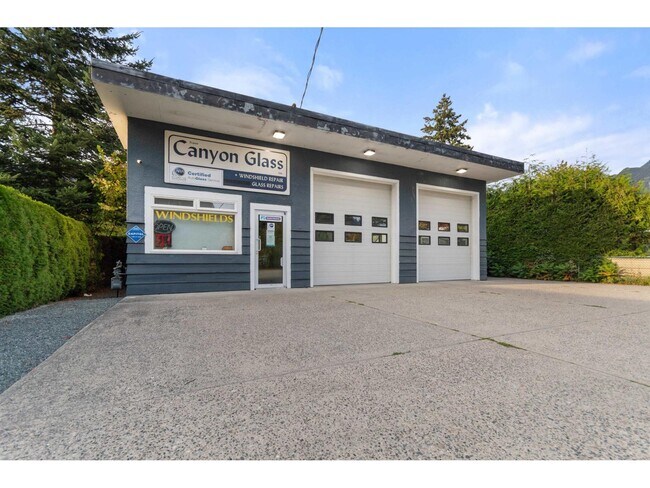 Plus de détails pour 531 Corbett St, Hope, BC - Industriel à vendre