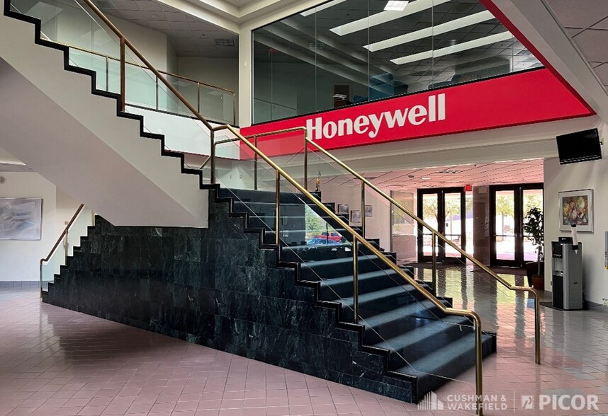 11100 N Oracle Rd, Tucson, AZ à louer - Photo du bâtiment - Image 2 de 7