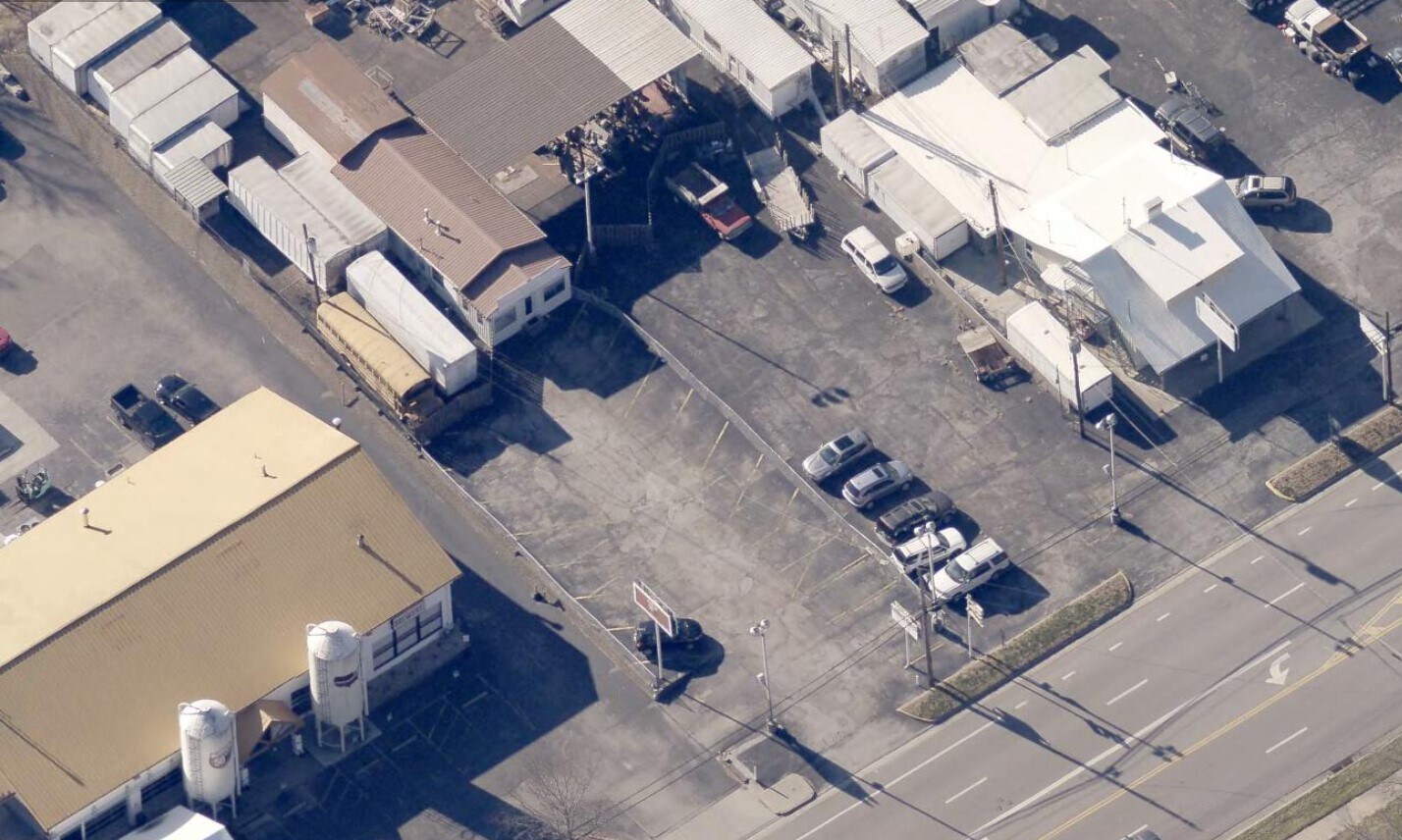 7585 Wooster Pike, Cincinnati, OH à louer Photo du bâtiment- Image 1 de 2