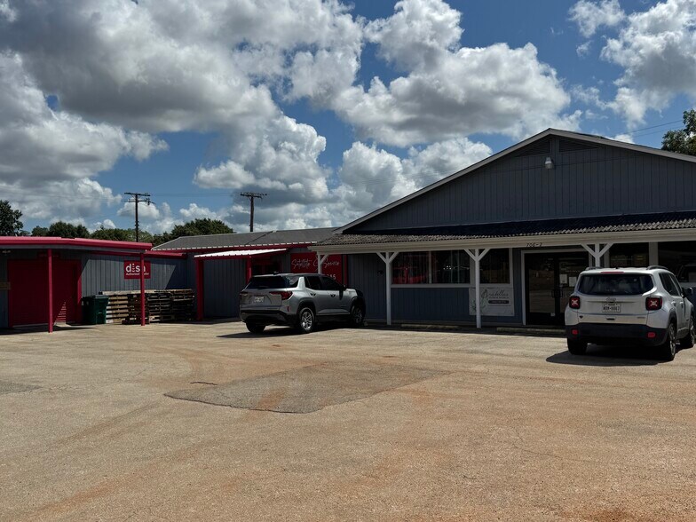 706 N Perry St, Palestine, TX à vendre - Photo du bâtiment - Image 3 de 68
