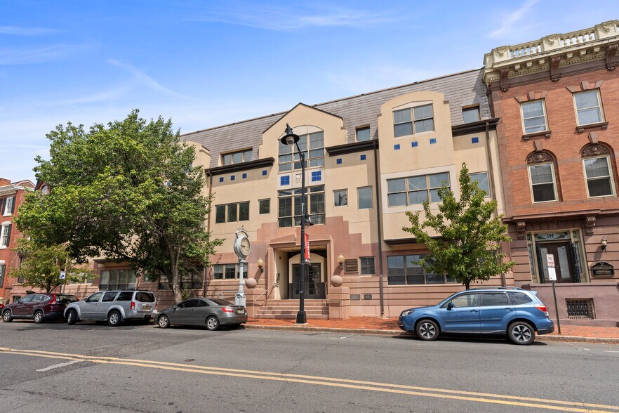 150 W State St, Trenton, NJ à vendre - Photo du bâtiment - Image 1 de 8