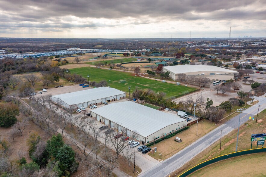 12124 S Pipeline Rd, Euless, TX à louer - Photo du bâtiment - Image 3 de 13