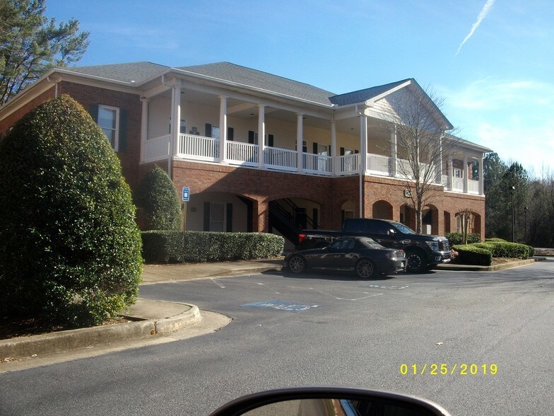 590 W Crossville Rd, Roswell, GA à louer - Photo du bâtiment - Image 1 de 29