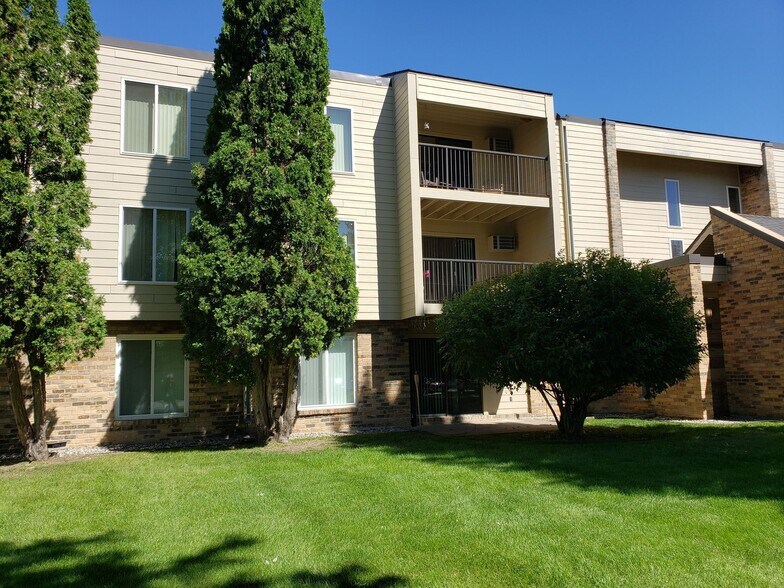 623 West Fir, Fergus Falls, MN for sale - Building Photo - Image 3 of 18