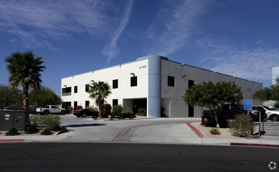 31065 Plantation Dr, Thousand Palms, CA à vendre - Photo du bâtiment - Image 2 de 18