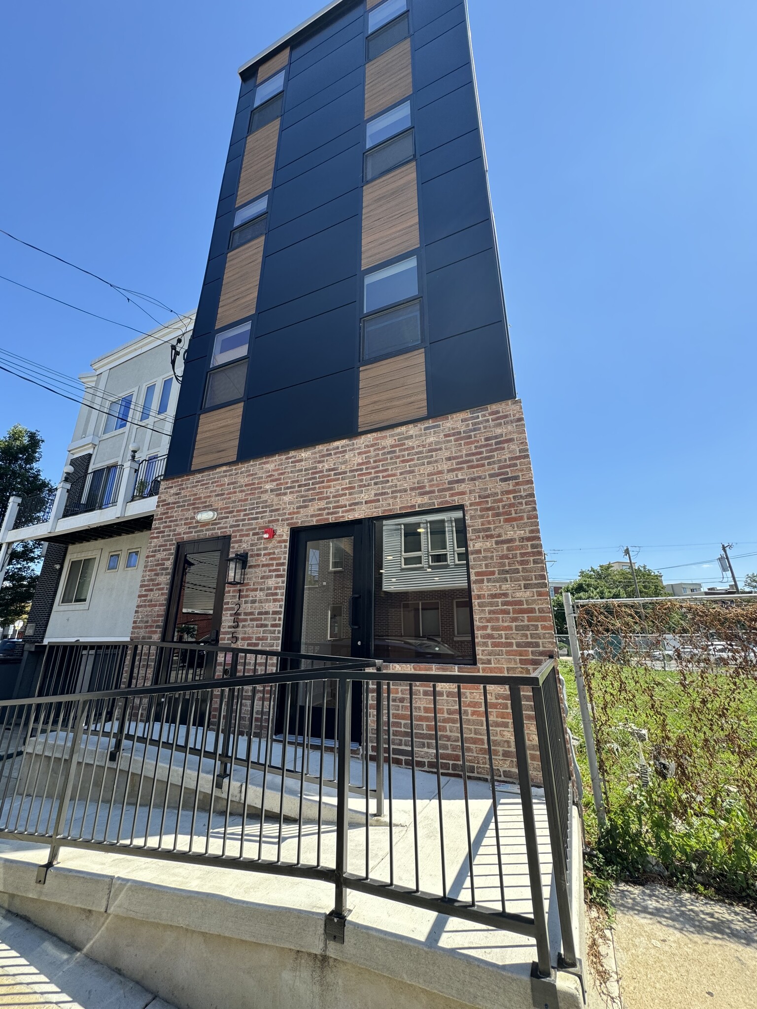 1255 Leopard St, Philadelphia, PA for lease Interior Photo- Image 1 of 5