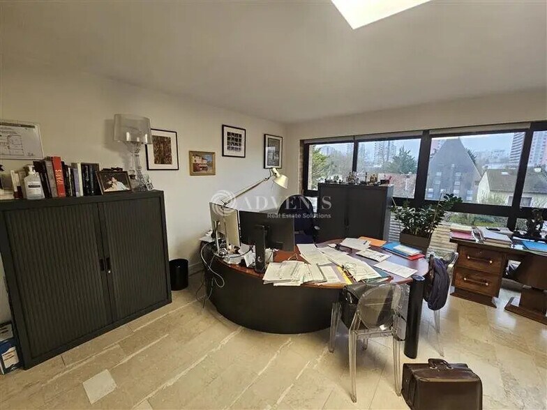 Office in Fontenay-sous-Bois for lease - Interior Photo - Image 2 of 9