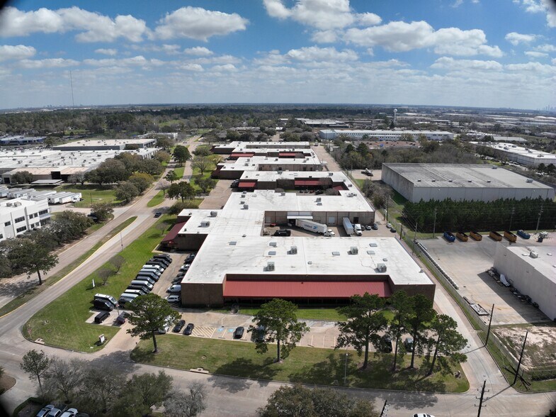 9777 W Gulf Bank Rd, Houston, TX à louer - Communauté Matterport - Image 2 de 8