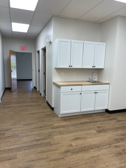 3934-3946 N Hampton Dr, Powell, OH for lease - Interior Photo - Image 3 of 4