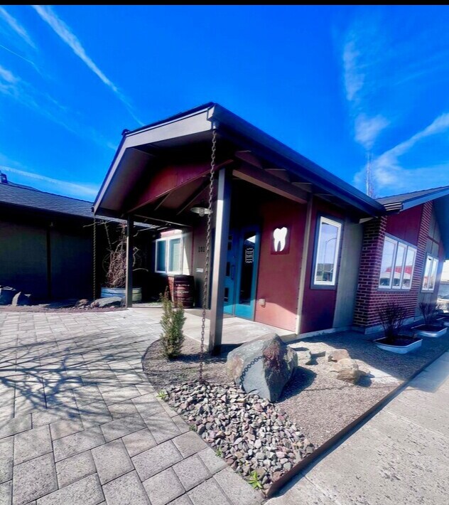Plus de détails pour 101 S Main St, Prineville, OR - Médical à louer