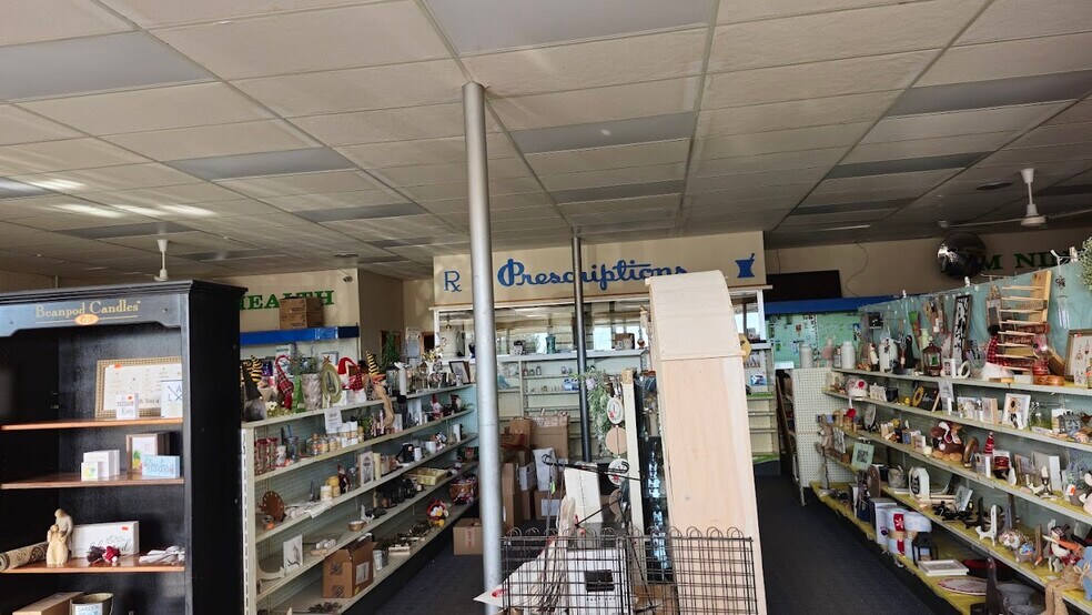 59 Main St, East Millinocket, ME à vendre - Photo du bâtiment - Image 3 de 4