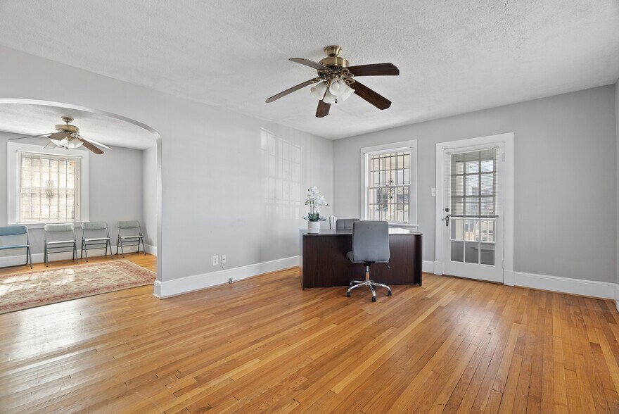 605 E Nine Mile Rd, Highland Springs, VA à vendre - Photo du bâtiment - Image 1 de 1