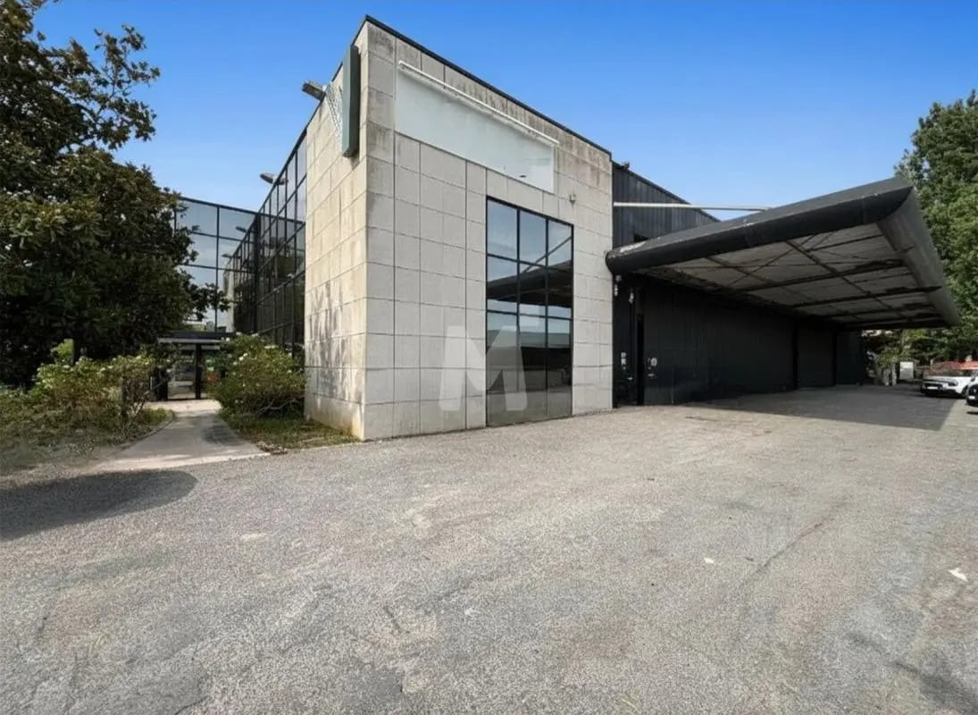 Flex in Palaiseau for lease Building Photo- Image 1 of 15