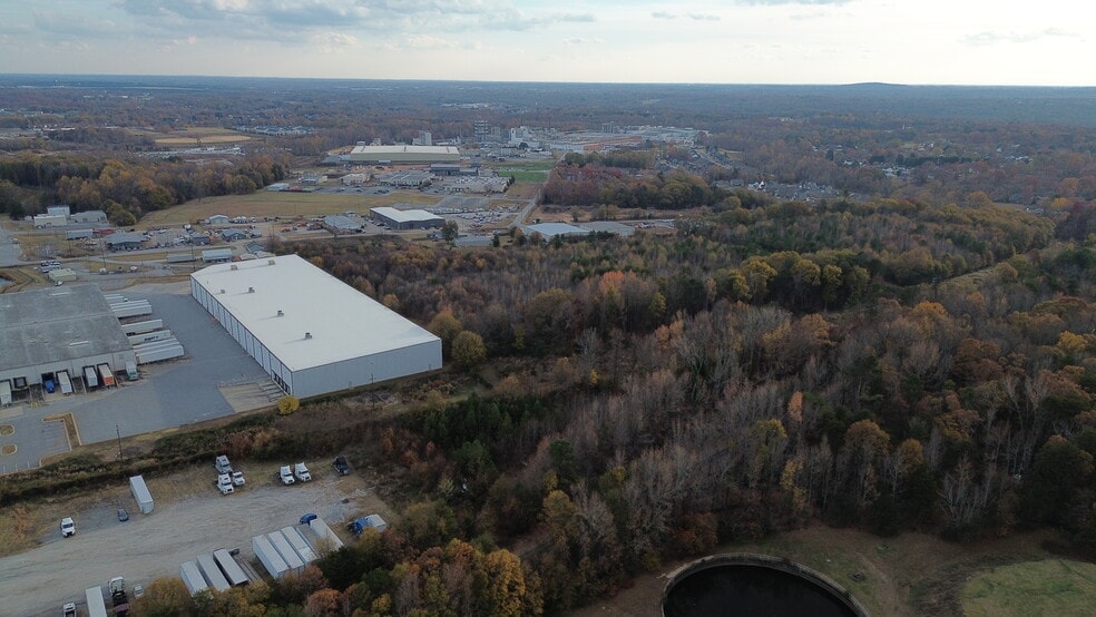 300 S Buncombe Rd, Greer, SC for sale - Building Photo - Image 2 of 8