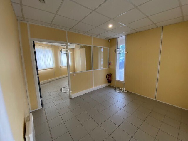 Flex in Marseille for lease - Building Photo - Image 2 of 7