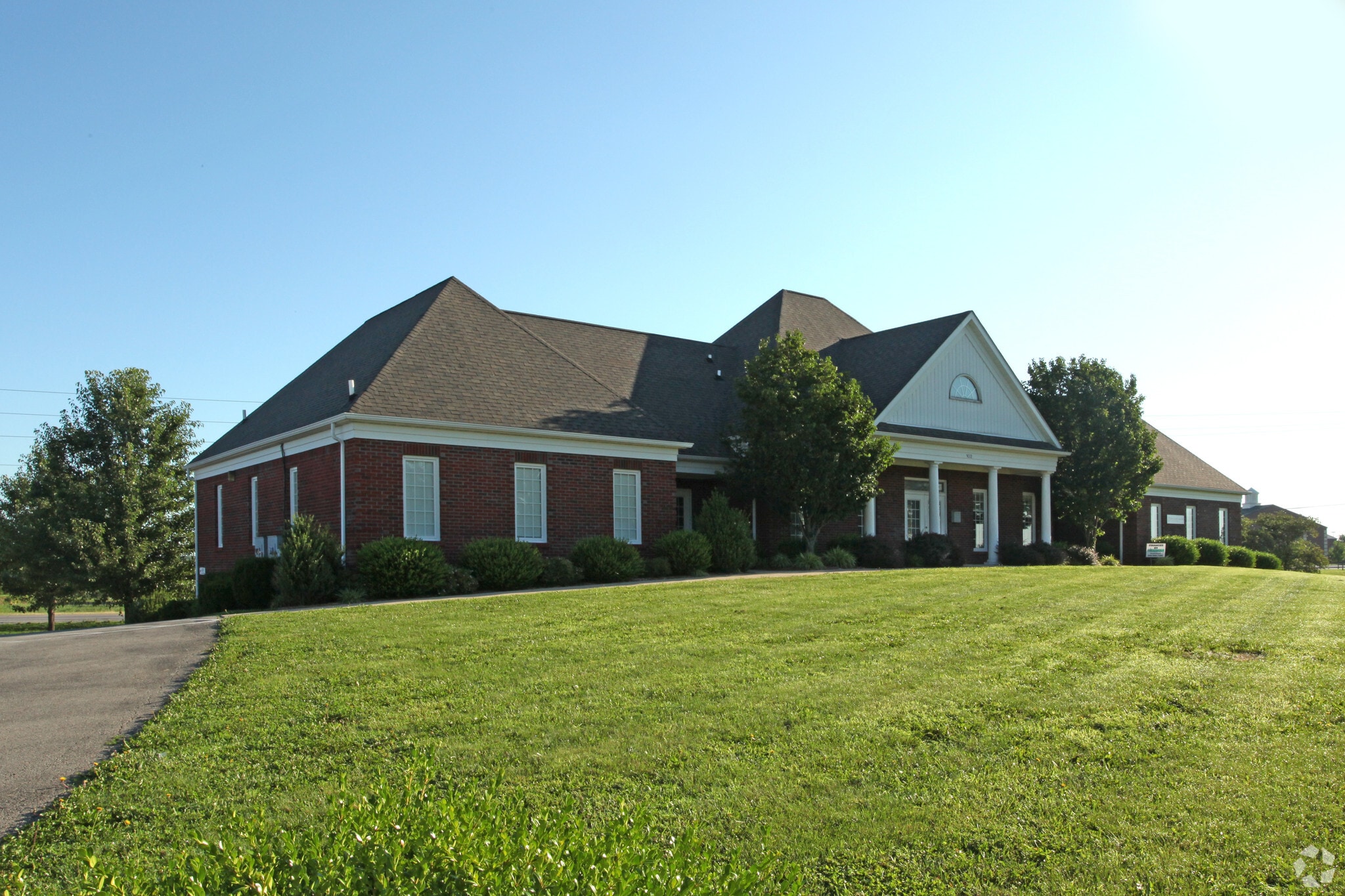 102 Manor Ave, Bardstown, KY for lease Primary Photo- Image 1 of 21