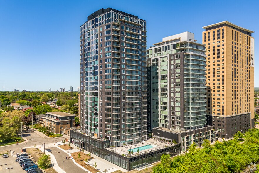 115 Champagne Av S, Ottawa, ON à louer - Photo du bâtiment - Image 2 de 3