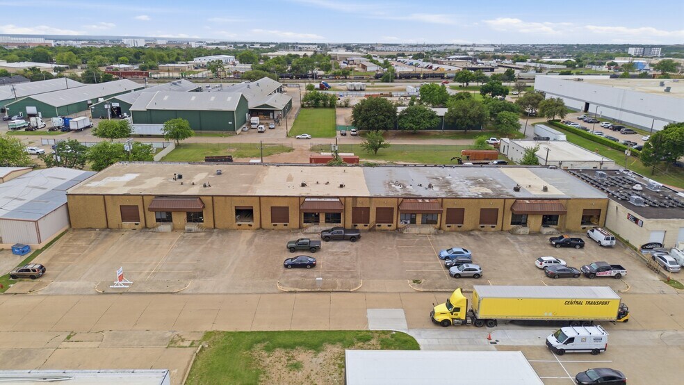 2457 NW Dallas St, Grand Prairie, TX à vendre - Photo du bâtiment - Image 3 de 11