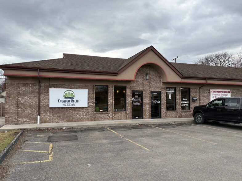 13235-13255 Northline Rd, Southgate, MI à louer - Photo du bâtiment - Image 2 de 5