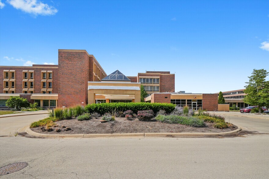 2400 N Rockton Ave, Rockford, IL for lease - Building Photo - Image 1 of 30