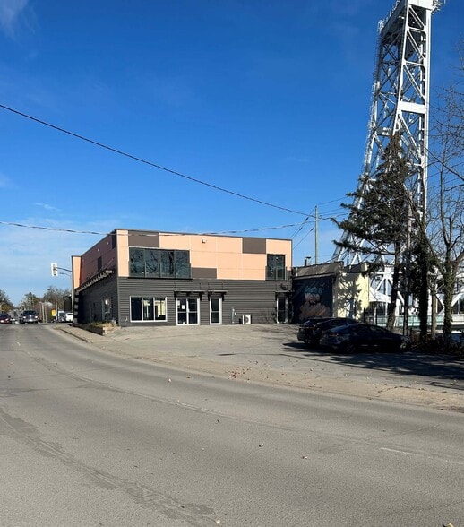 25-31 West Main Street, Welland, ON portfolio of 2 properties for sale on LoopNet.ca - Building Photo - Image 3 of 5