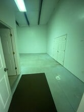 31629 Long Acres Dr, Sorrento, FL for lease Interior Photo- Image 2 of 6