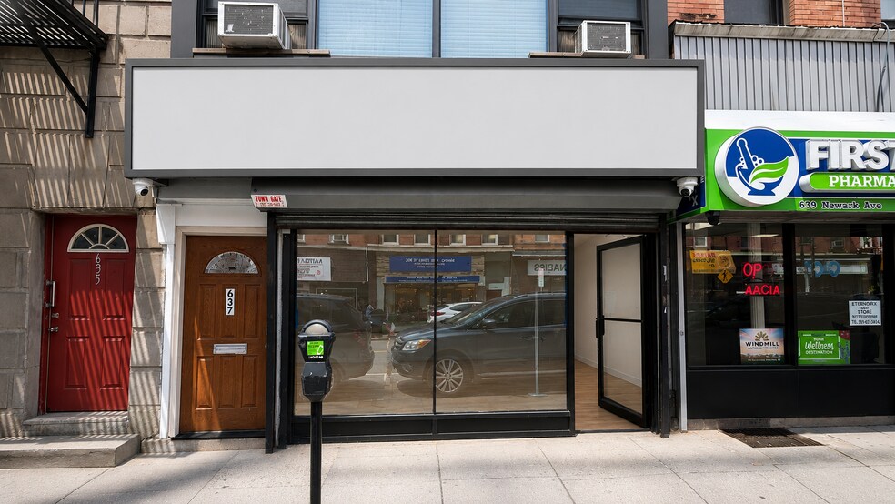 637 Newark Ave, Jersey City, NJ à louer - Photo du bâtiment - Image 1 de 4