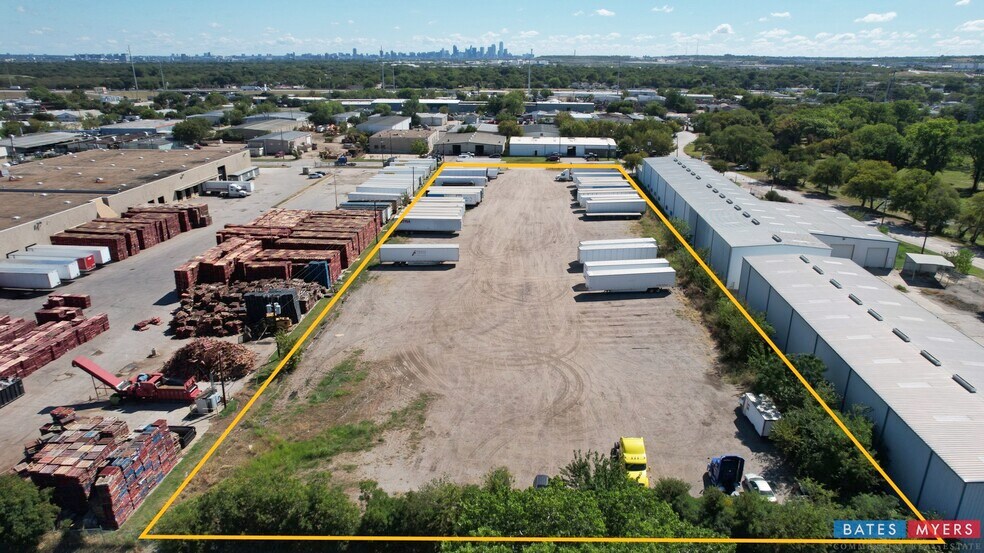 2829 Sea Harbor Rd, Dallas, TX à louer - Photo du bâtiment - Image 3 de 6