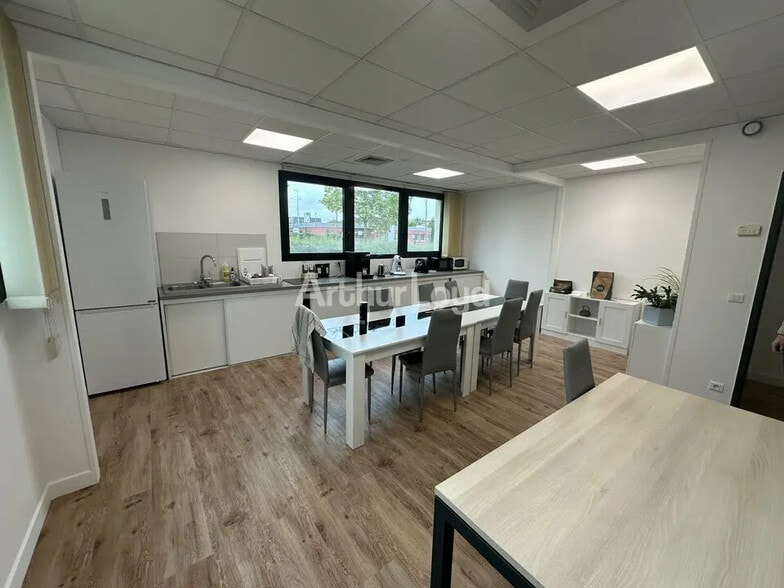 Office in Reims for lease - Interior Photo - Image 3 of 7